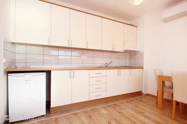 Apartments with parking space Duće, Omiš - 9437