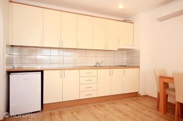 Apartments with parking space Duće, Omiš - 9437