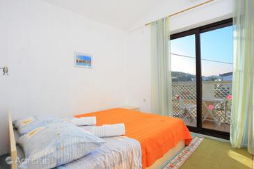 Apartments by the sea Slatine, Čiovo - 9453