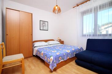 Appartamenti con parcheggio Bilo, Capocesto - Primošten - 9467