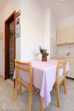 Appartamenti con parcheggio Bilo, Capocesto - Primošten - 9467