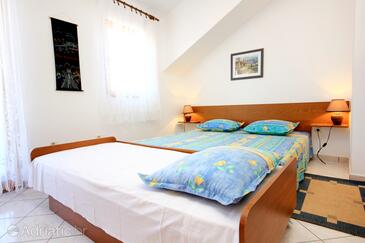 Ferienwohnungen am Meer Sevid, Trogir - 9468