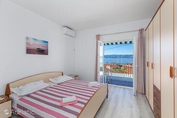 Apartmanok parkolóhellyel Sumpetar, Omis - 950