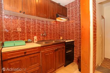 Apartments with parking space Makarska - 9506