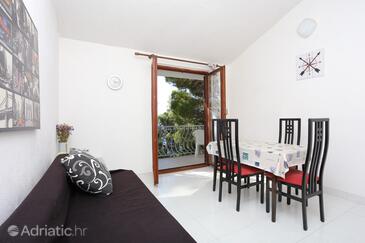 Ferienwohnungen mit Parkplatz Marusici, Omis - 956 Adriatic.hr