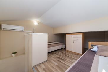 Apartments by the sea Drvenik Donja vala, Makarska - 9654