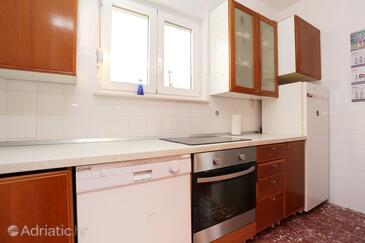 Apartments by the sea Trogir - 9667