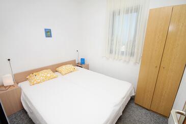 Apartment with balcony Njivice, Kvarner