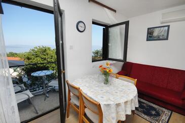 Apartment with balcony Njivice, Kvarner