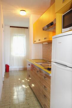 Apartment with balcony Njivice, Kvarner