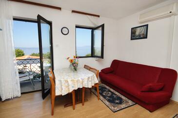 Apartment with balcony Njivice, Kvarner