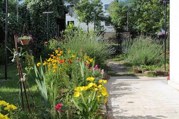 Apartment with balcony Njivice, Kvarner