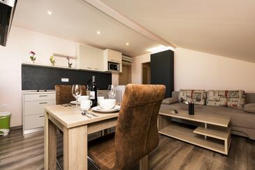 Apartmanok és szobák parkolóhellyel Mali Losinj, Losinj - 9681