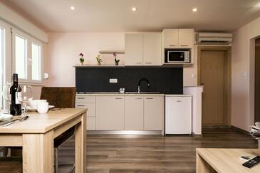 Appartamenti e camere con parcheggio Lussinpiccolo - Mali Lošinj, Lussino - Lošinj - 9681