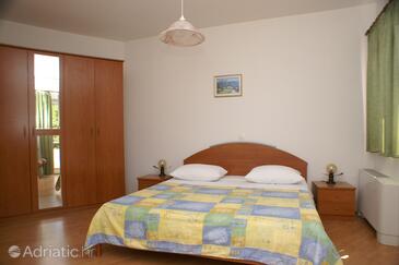 Apartmani uz more Primošten - 9687
