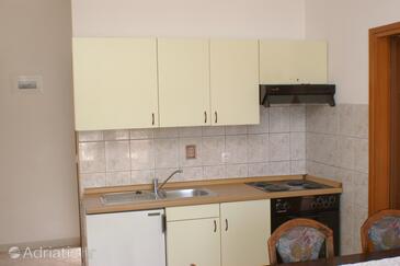 Apartmani uz more Primošten - 9687