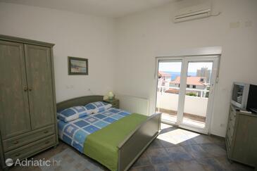 Apartments with parking space Makarska - 9696
