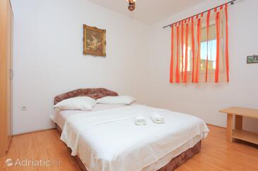 Apartments with swimming pool Mali Rat, Omiš - 9698