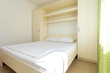 Leiligheter med basseng som passer for familier med barn Soline, Krk - 9715