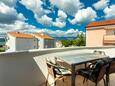 Soline, Terrasse 1 dans l’hébergement en type apartment, avec la vue sur la mer et WiFi.