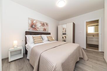 Apartmanok a tenger mellett medencével Razanj, Rogoznica - 9723