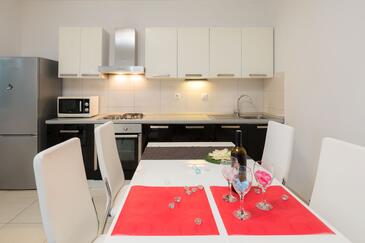 Apartmani uz more Seget Vranjica (Trogir) - 978